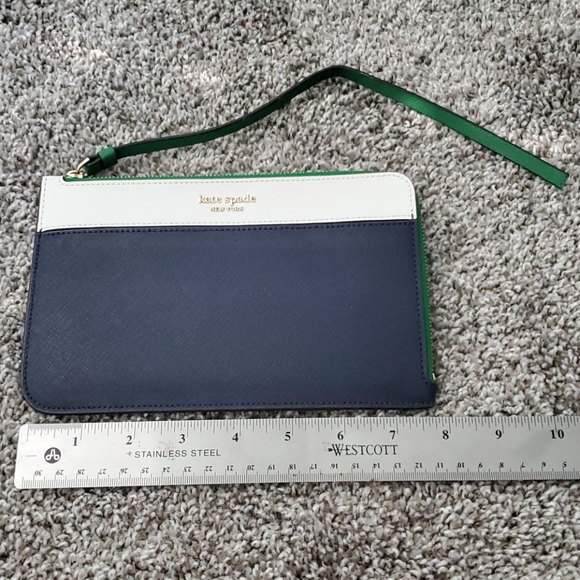 kate spade Handbags - Kate Spade Wristlet - NEW